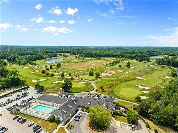 3rd image of 2 Bogey Way