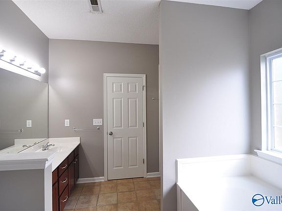 4th image of 206 Horseshoe Bnd