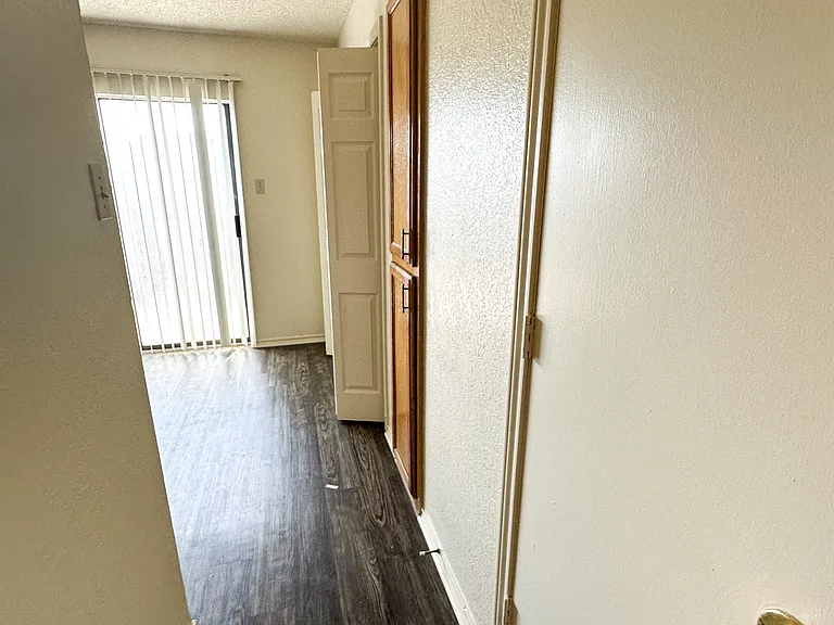 721 Avenue A #8 — Photo 7