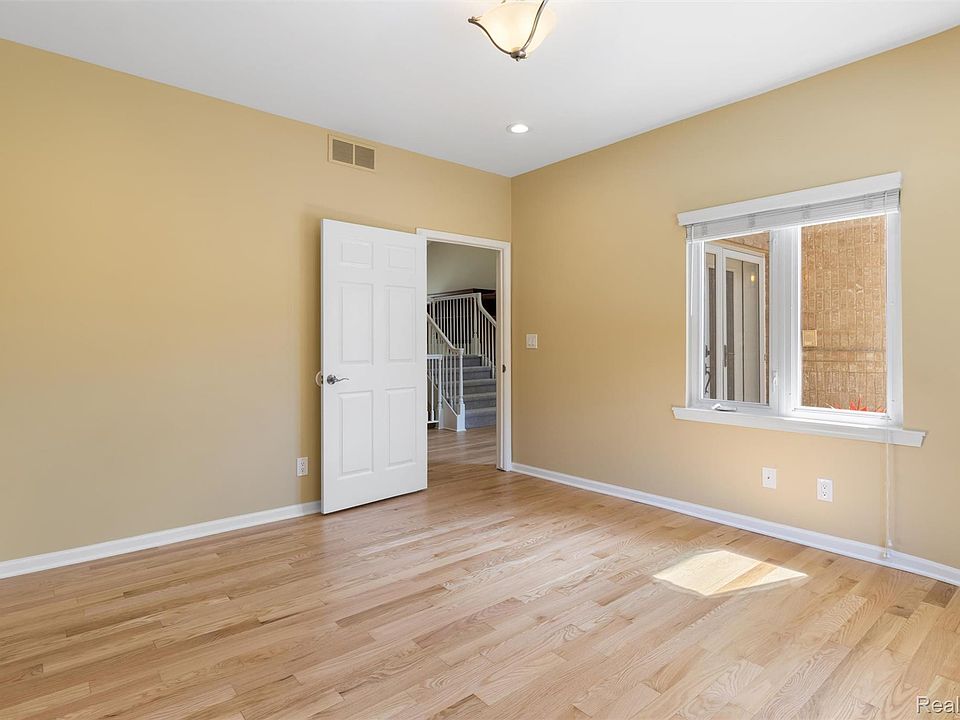 5593 Warrenshire Dr, photo 16