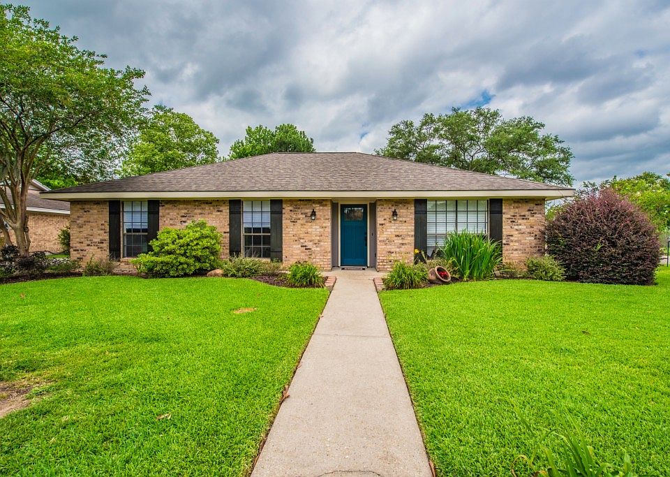 1st image of 407 Bonaire Dr