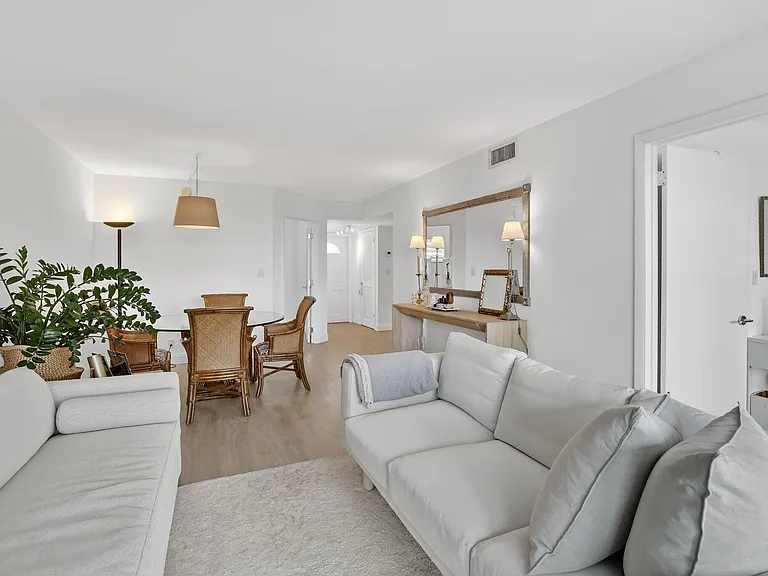 9820 S Hollybrook Lake Dr #306 — Photo 4