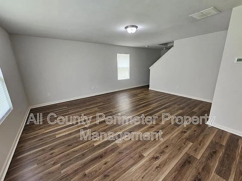 3 bed, 2.5 bath, 1507 sqft, $1,695 — Photo 2