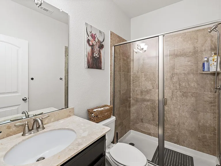 724 Pioneer Grv — Photo 7