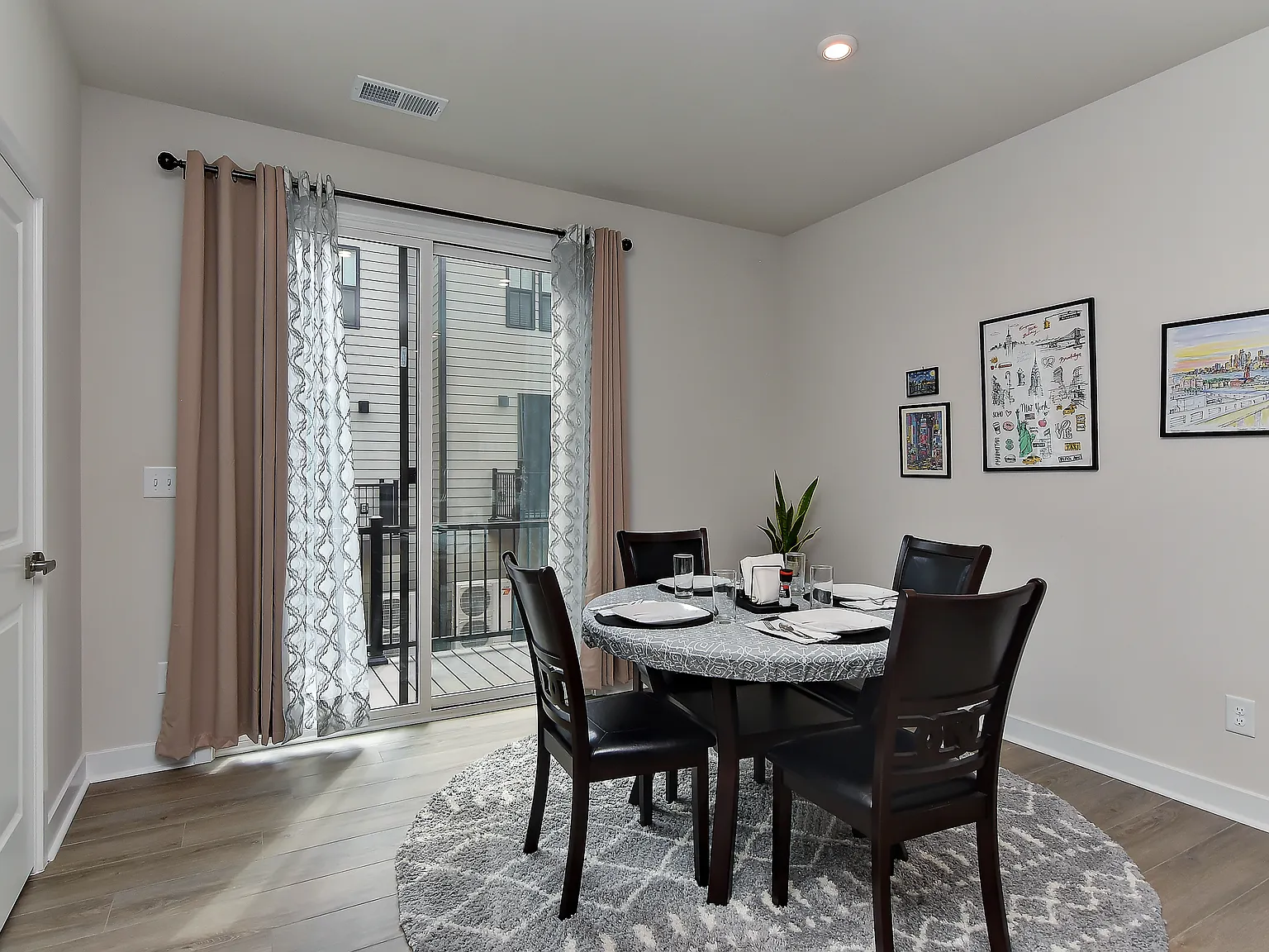 3 bed, 3.5 bath, 1600 sqft, $2,750 — Photo 4