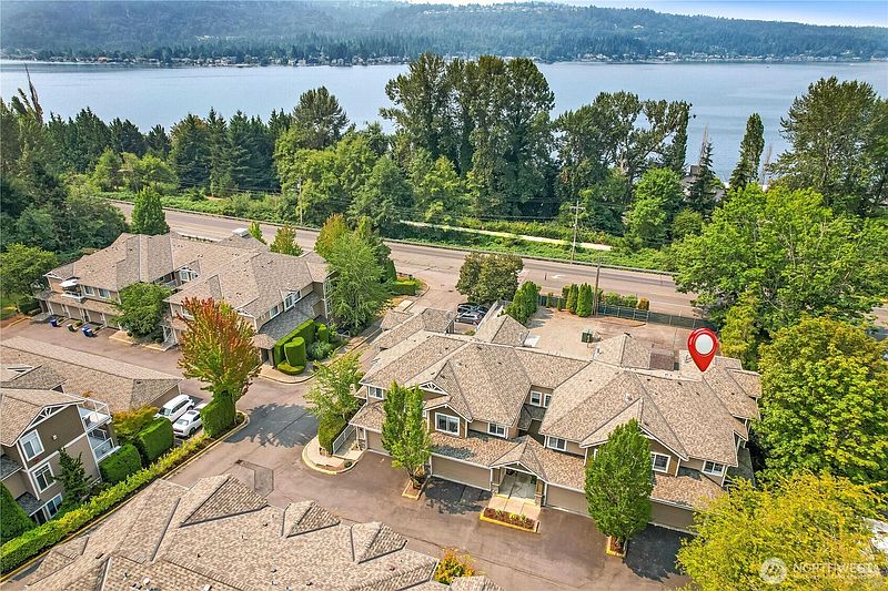 2nd image of 3500 E Lake Sammamish Parkway SE #2-105