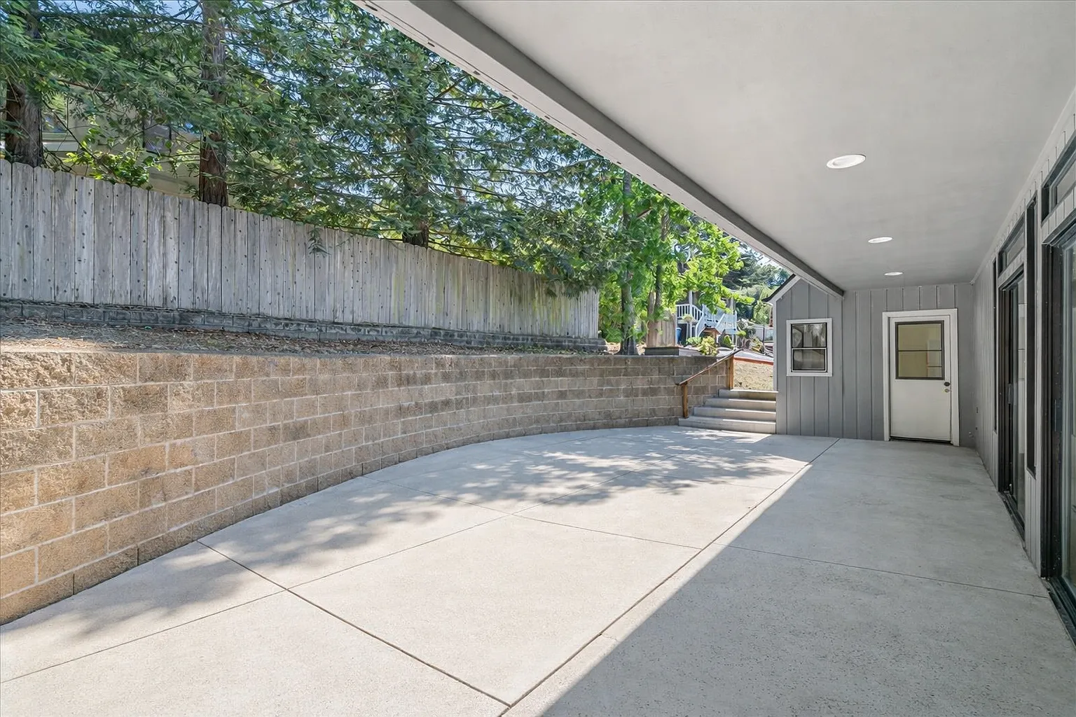 561 Luneta Dr - - — Photo 3
