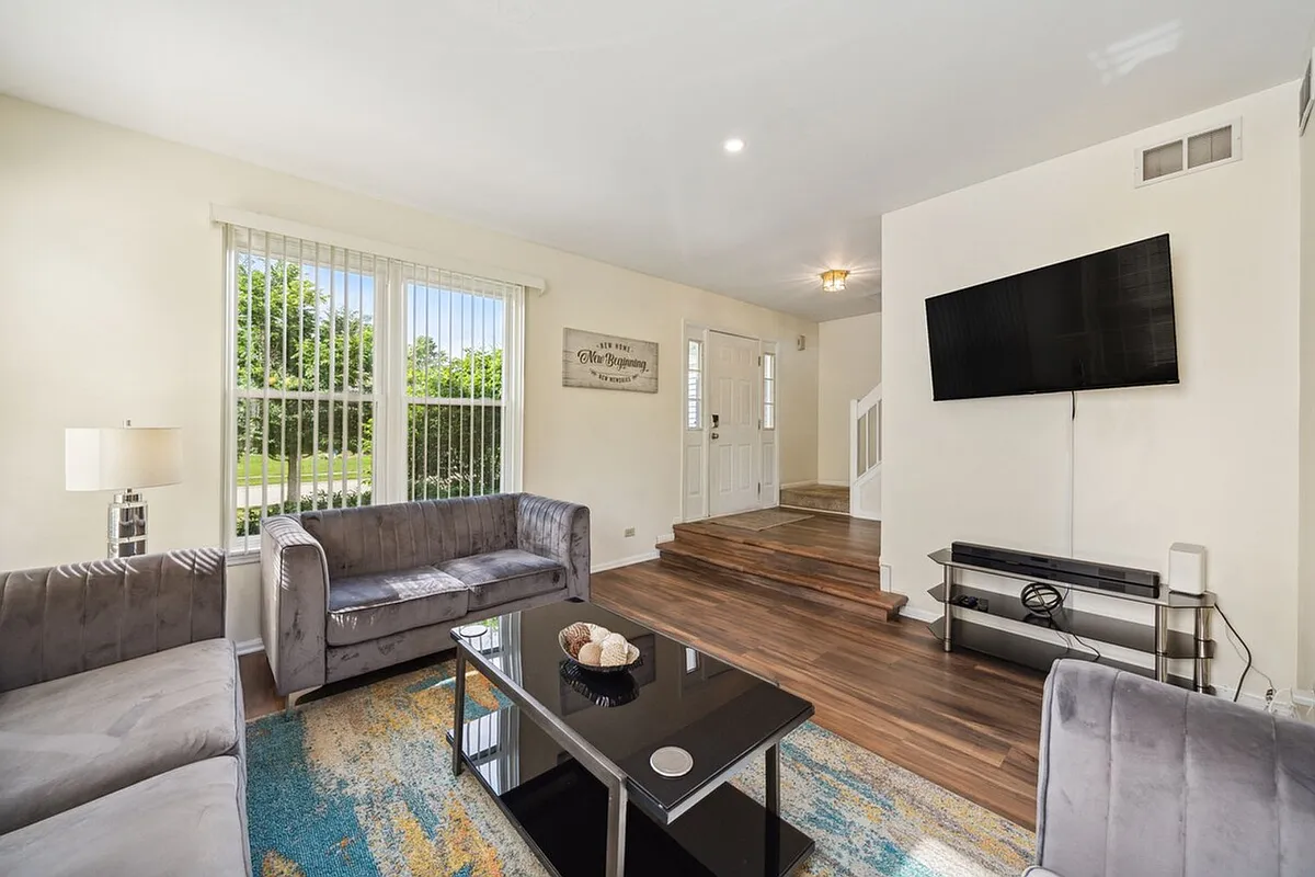 Living Room - 1915 Carrier Cir #ID1285038P