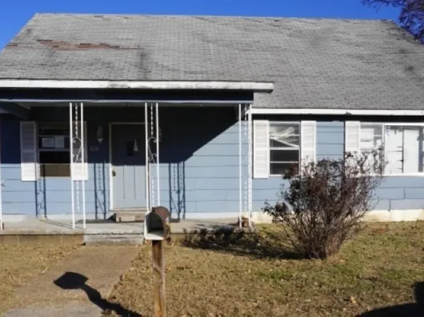 1110 W 10th St, Caruthersville, MO 63830