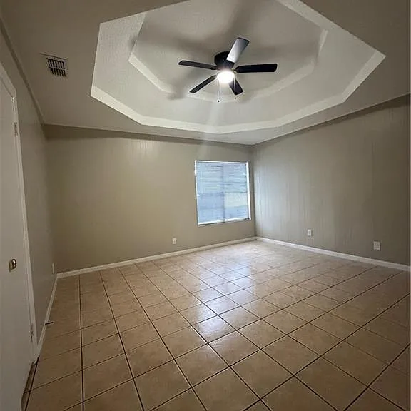700 E Sam Houston Blvd — Photo 8