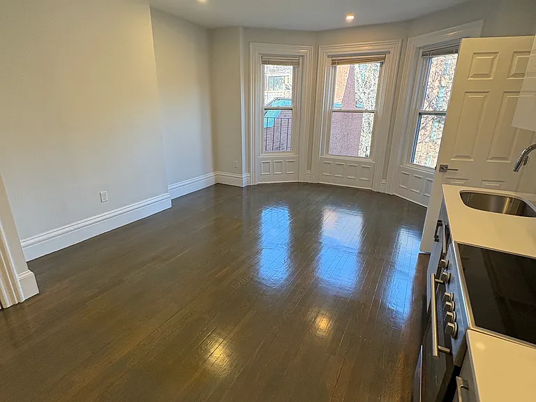 225 Newbury St #2G — Photo 2