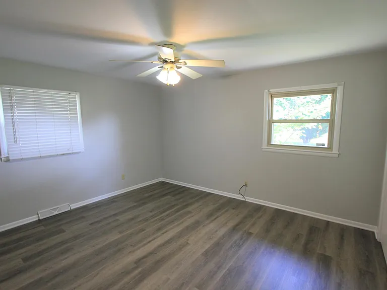 513 Thorne Dr — Photo 21