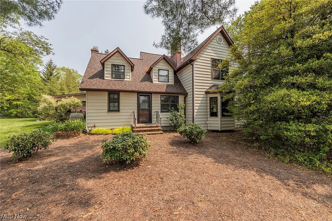 26961 Aurora Rd photo 1