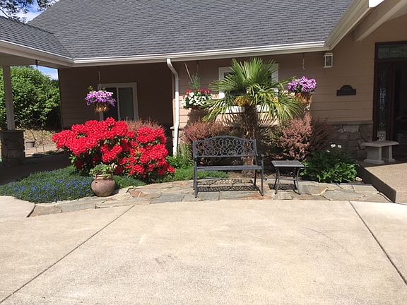 Front/exterior landscaping