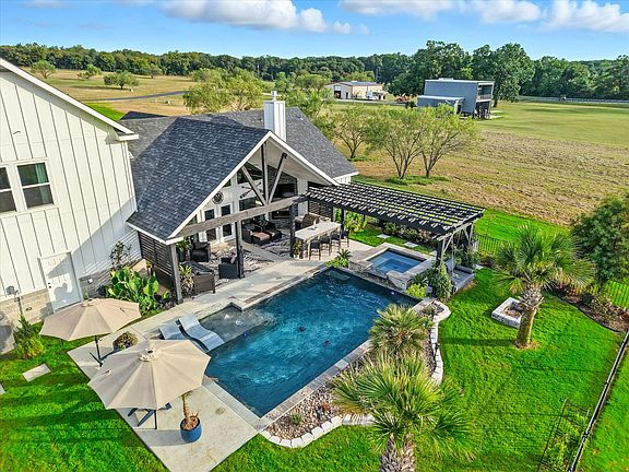 2nd image of 7025 Lake Vista Dr