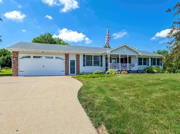 600 Edgehill Ct, Andalusia, IL 61232