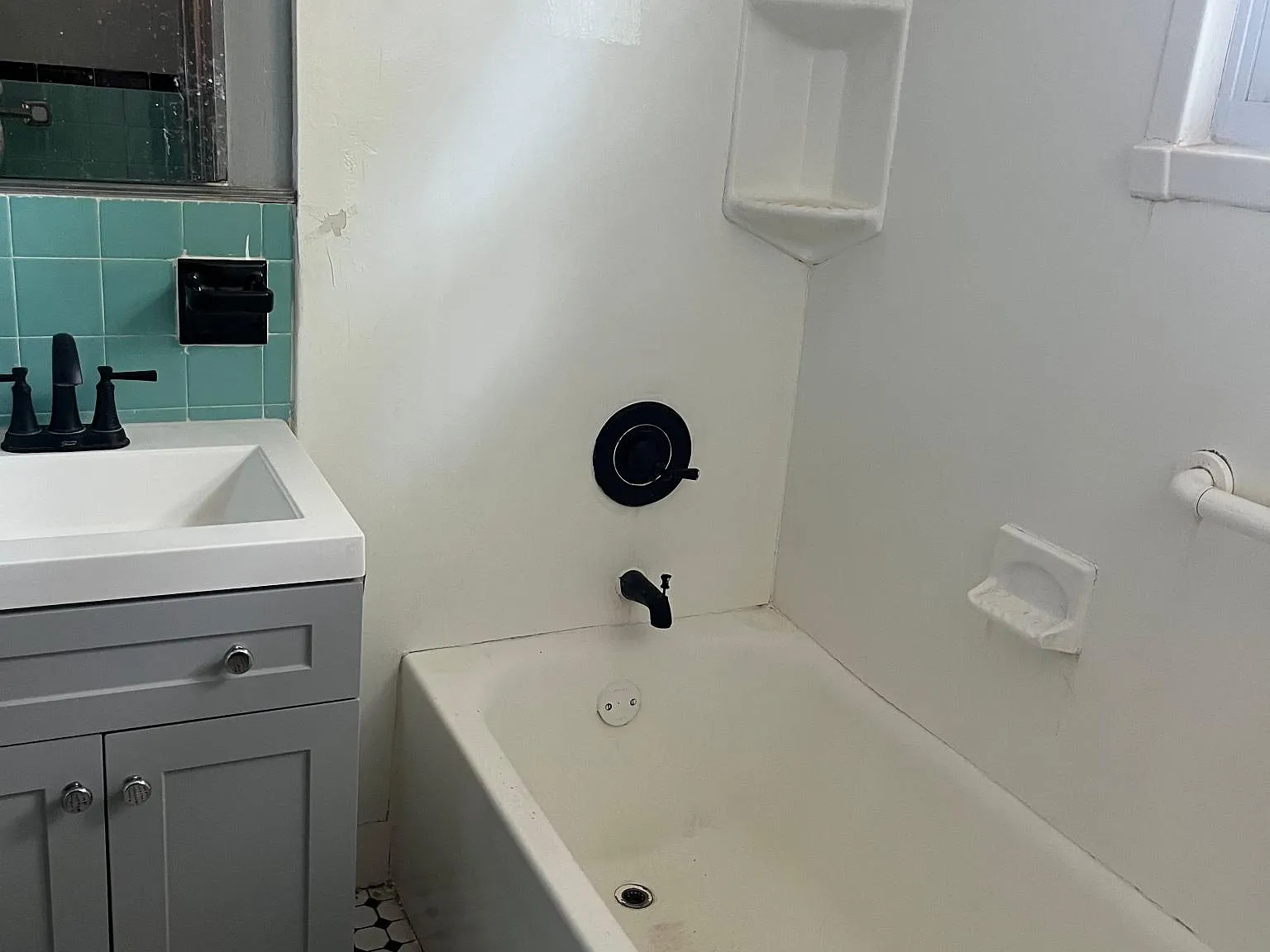 3 bed, 2481 sqft, $3,000 — Photo 3