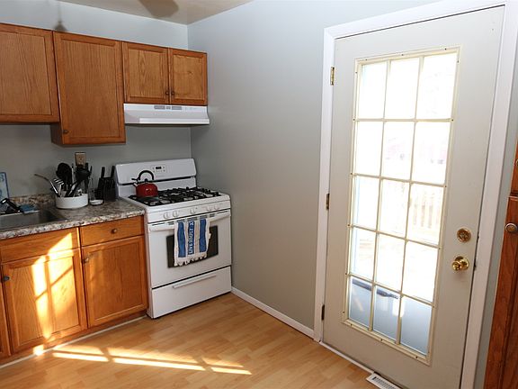 4th image of 2 Ferndell Spring Dr