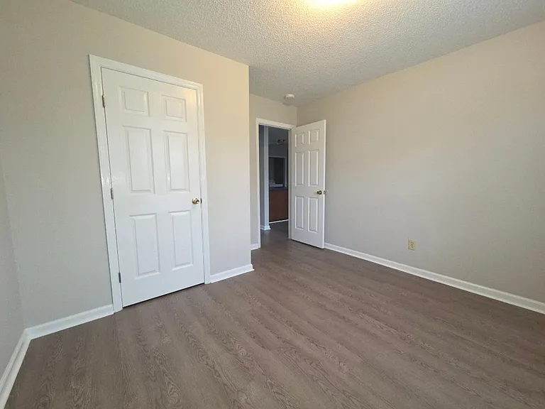 309 E Spruce St — Photo 7