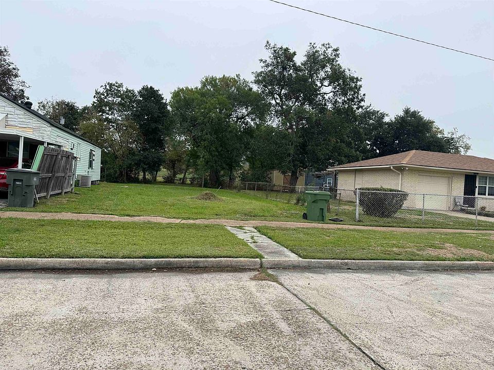 2nd image of 1124 W 5th St