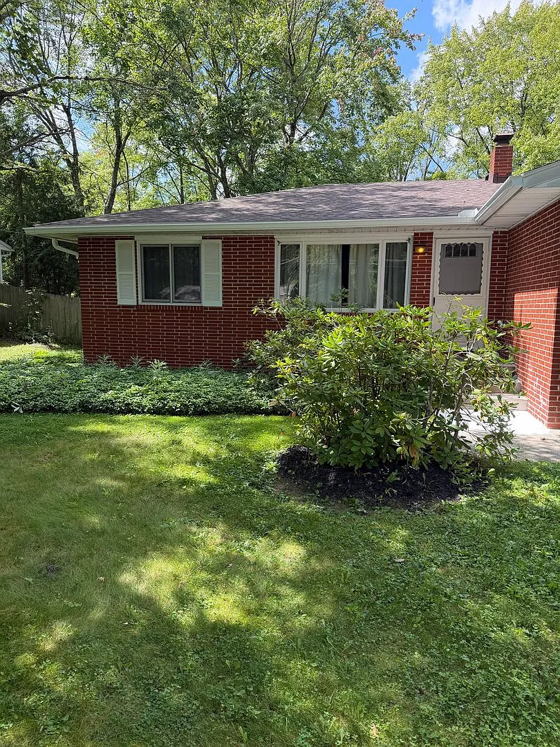 4748-4752 Sunnyside Dr — Photo 1