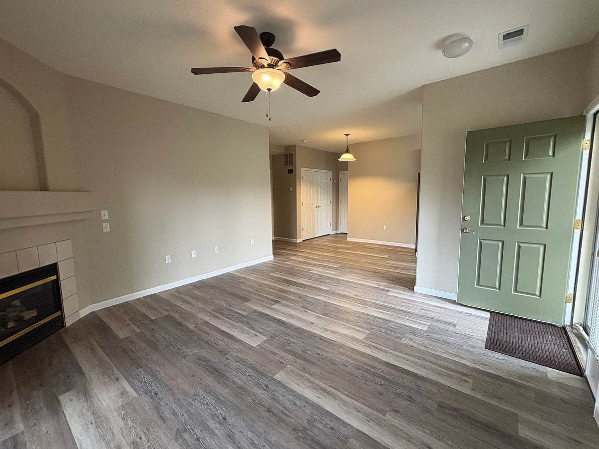 Building Photo - 3220 Boulder Cir #103