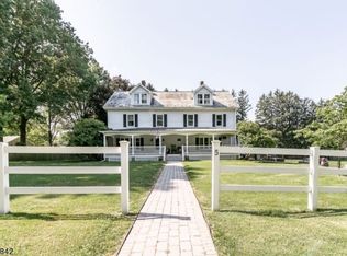 5 Galloping Hill Rd, Lebanon, NJ 08833