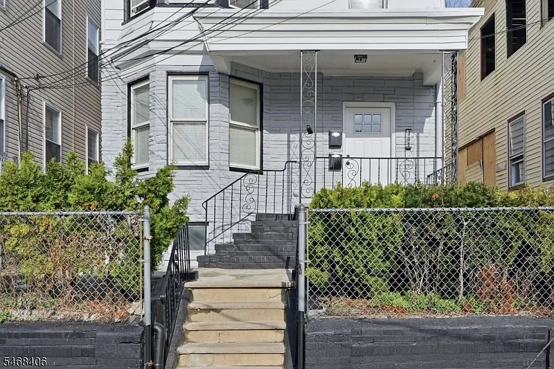 301 Ellis Ave #1