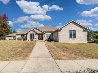 2200 Brentwood Dr, Marion, IL 62959