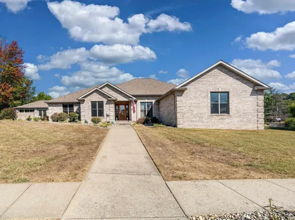 2200 Brentwood Dr, Marion, IL 62959