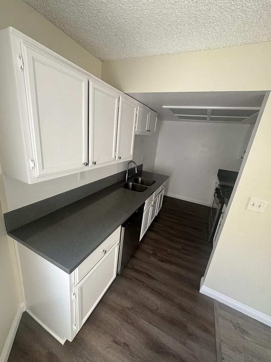 Building Photo - 1129 Irving Ave #9