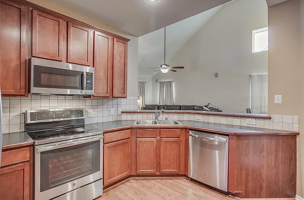 4 bed, 2.5 bath, 2288 sqft, $2,400 — Photo 4
