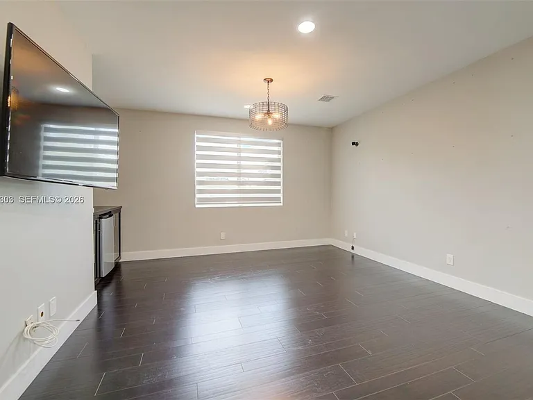 619 SW 17th St — Photo 11