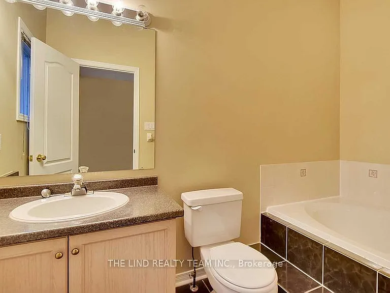 238 Deerglen Ter — Photo 12