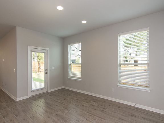 4th image of 100 Flat Creek Ct
