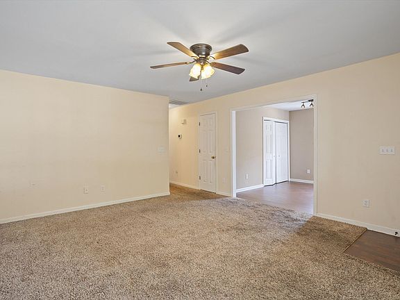 4th image of 214 Highgate Cir
