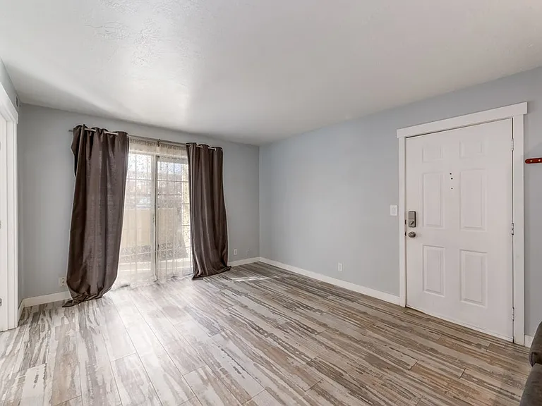 1196 E Waterside Cv #12 — Photo 3