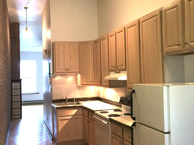 751 Manhattan Ave #2R — Photo 6