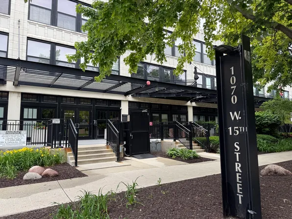 1070 W 15th St Unit 204, Chicago, IL 60608