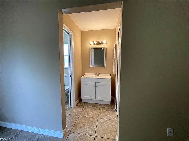 908 W Cape Coral Pkwy — Photo 18
