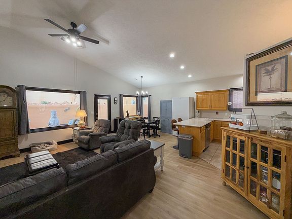 4th image of 705 Pinnacle Ct