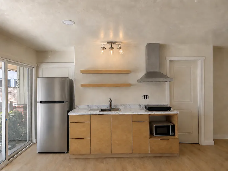 1300 Oak Ave #3 — Photo 1