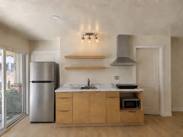1300 Oak Ave #3, Carlsbad, CA 92008