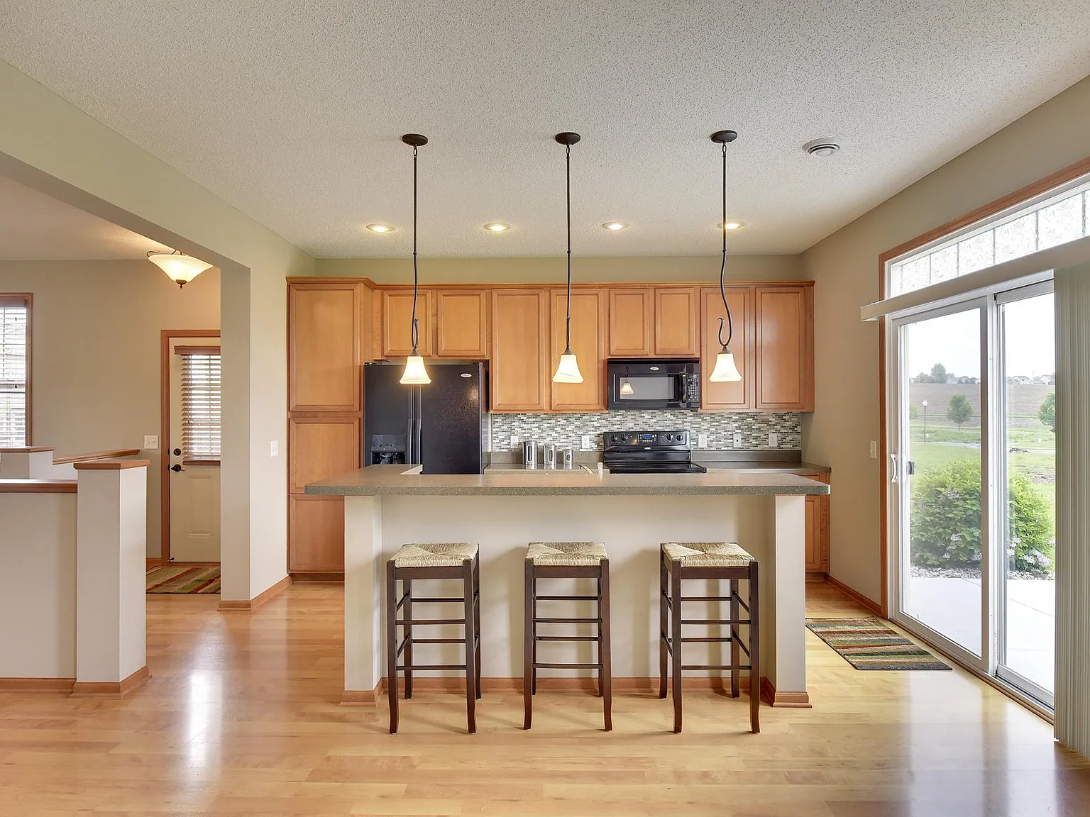 579 Ravencroft Rd — Photo 2
