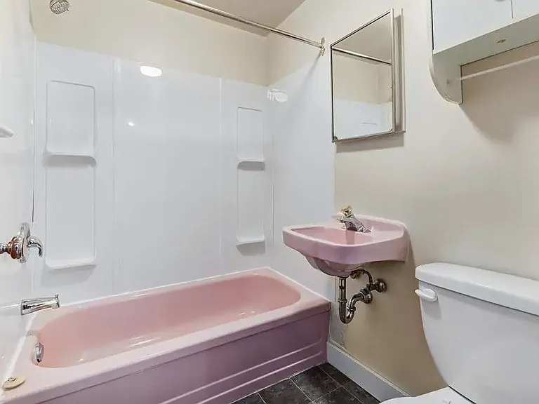 2240 Robinson St — Photo 18