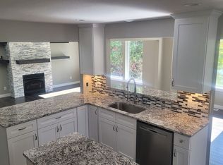 5204 Forest Glen Dr, Columbia, MO 65203