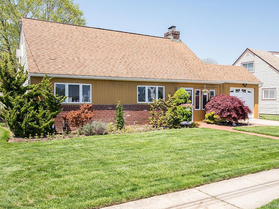 1st image of 340 Seaford Avenue
