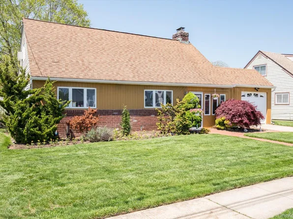 340 Seaford Avenue, Massapequa, NY 11758