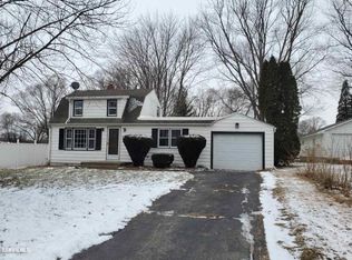 330 N Tower Rd, Freeport, IL 61032