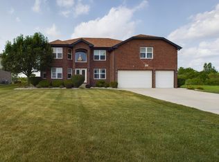 2909 Delphi Ct, Olympia Fields, IL 60461